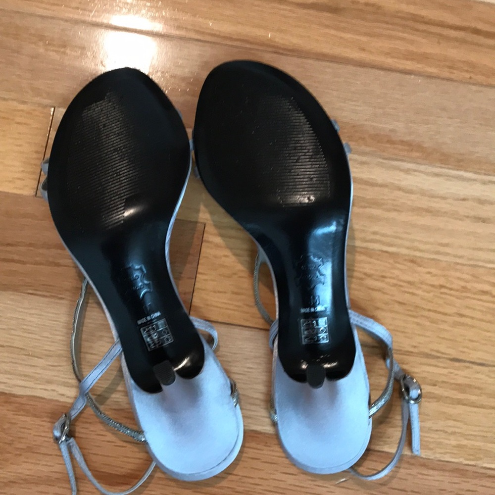 Silver heels - Picture 3 of 3